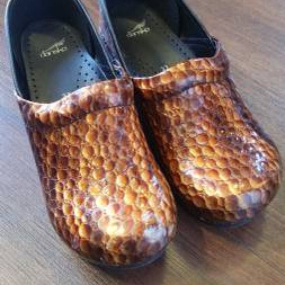 Dansko Clogs Girls size 33 Brown Snake Skin Patent